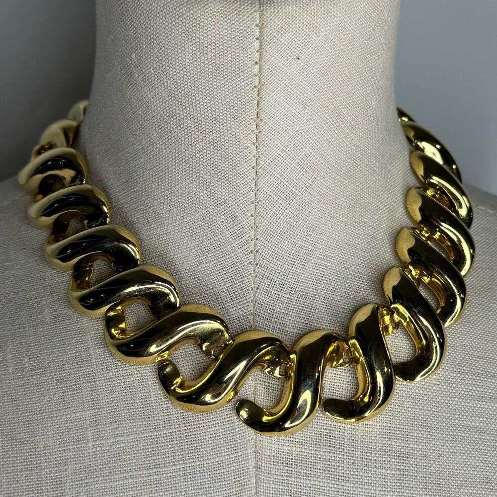 Vintage Chucky Swirl Chain Link Gold Tone Collar Necklace Mod Wide Unsigned